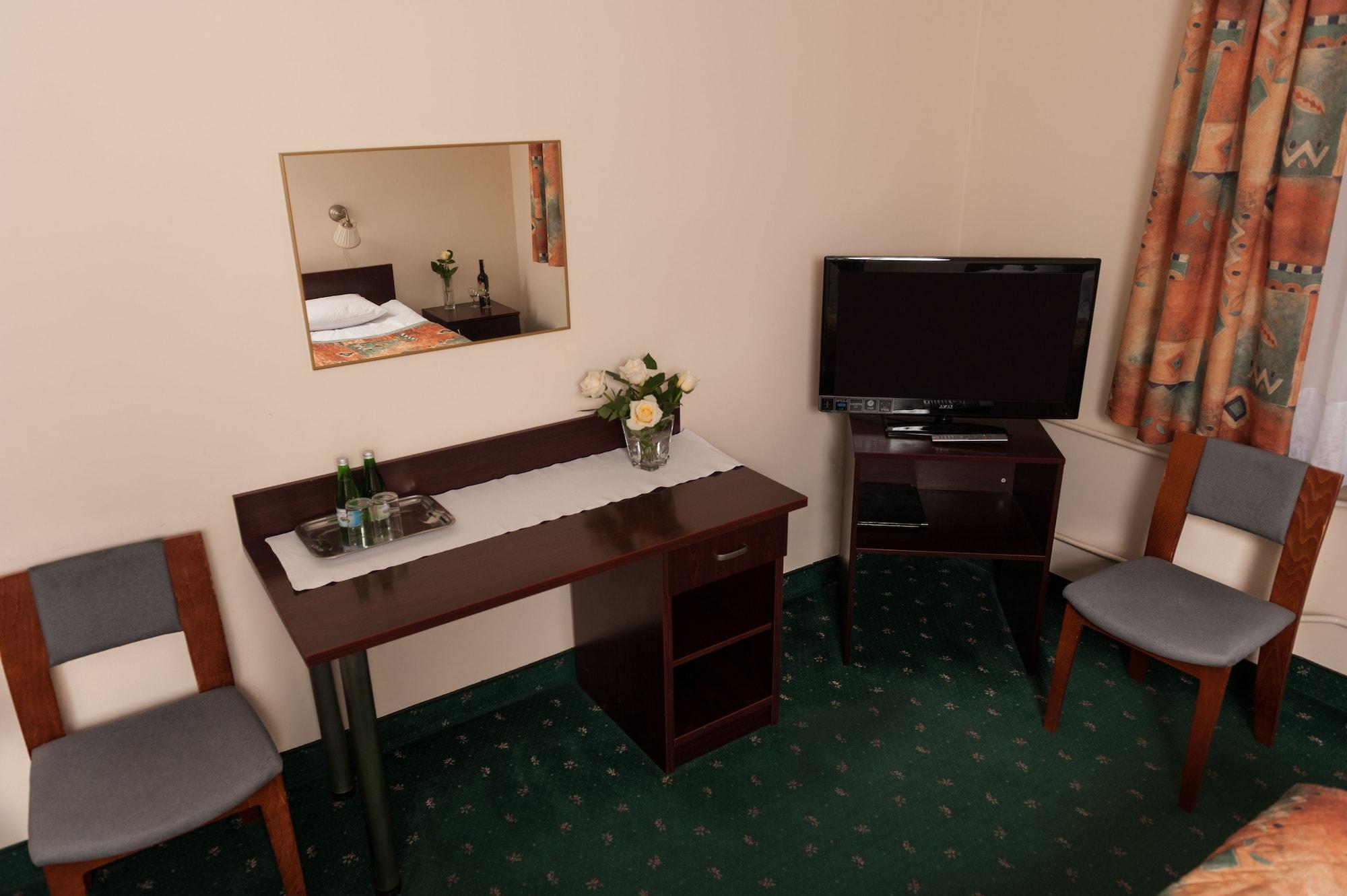 Parkhotel Economic Wielka Wies (Krakow) Exterior foto
