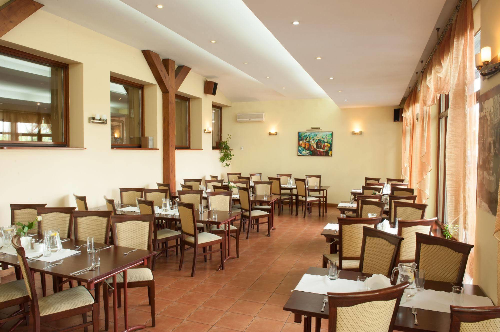 Parkhotel Economic Wielka Wies (Krakow) Exterior foto