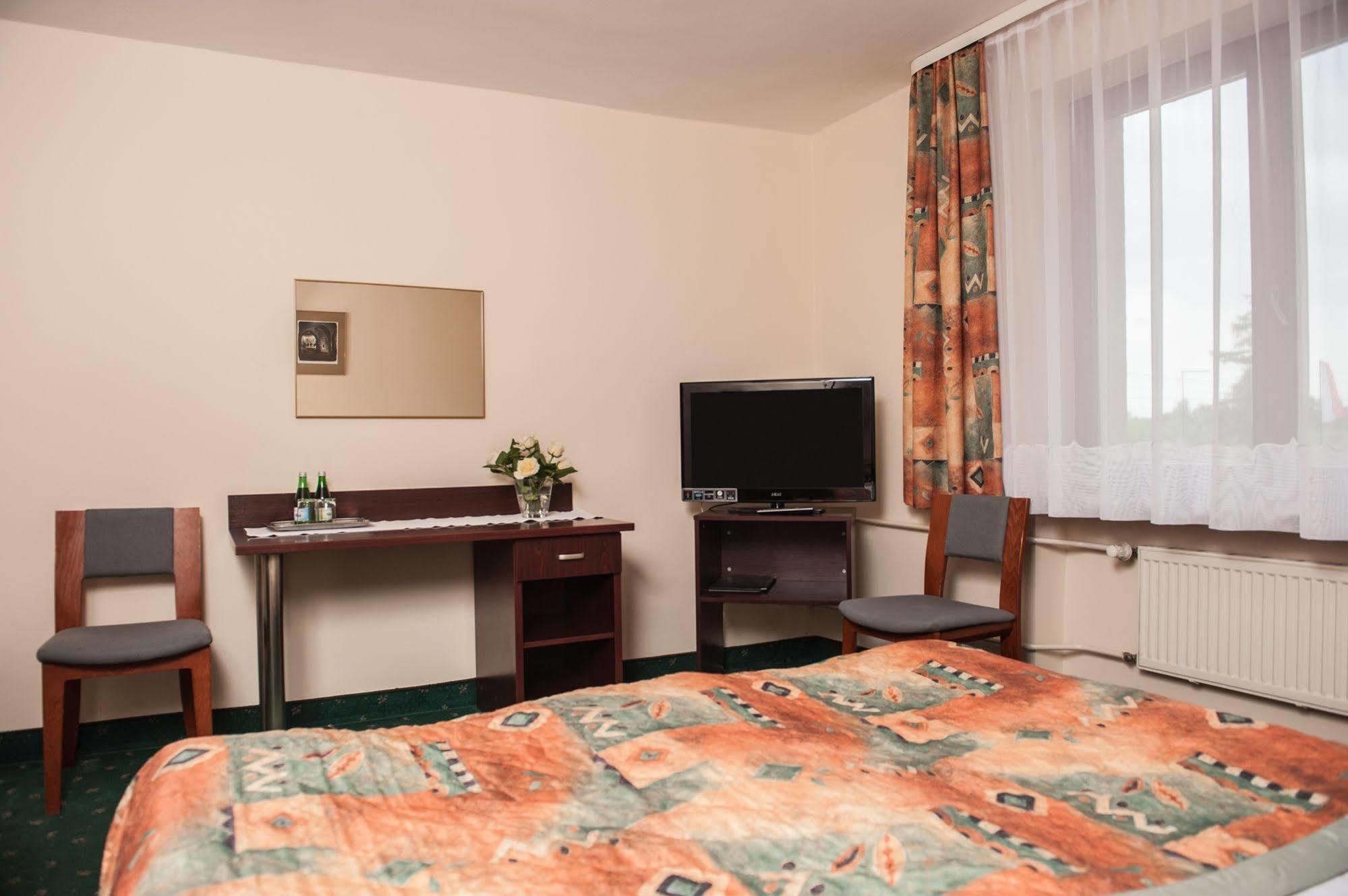 Parkhotel Economic Wielka Wies (Krakow) Exterior foto